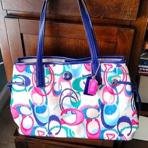 EUC coach shoulder bag, roomy clean interior